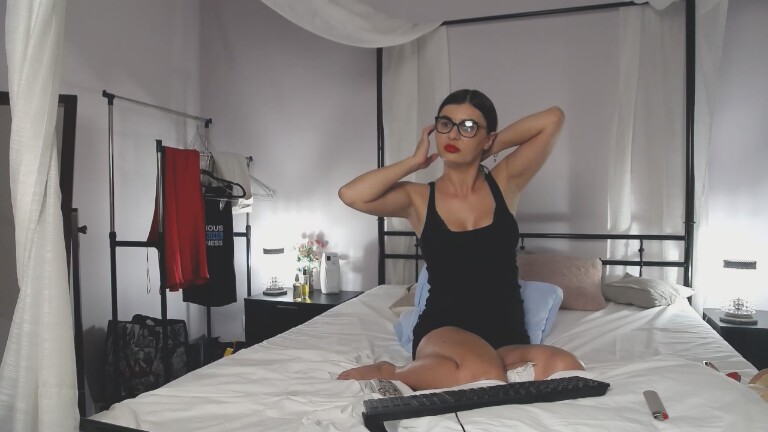 xSELENAH's Streamate show and profile