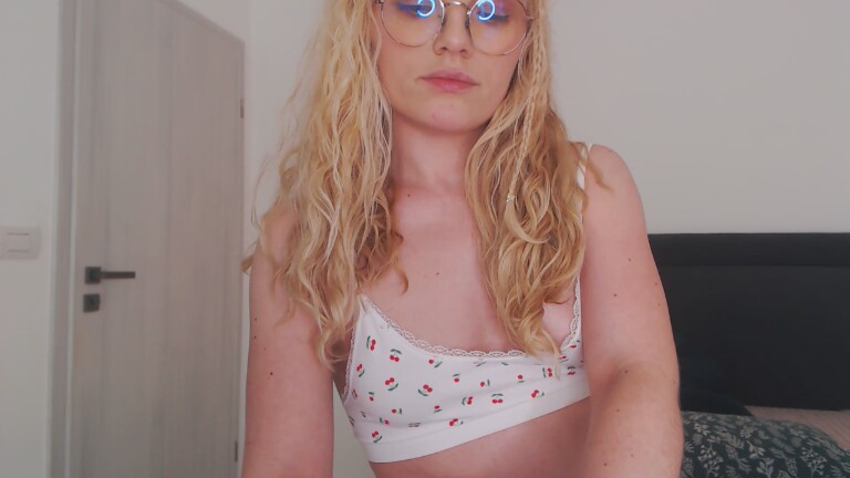 EVYE's Streamate show and profile