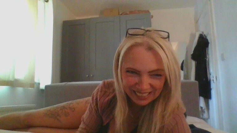 Elly49's Streamate show and profile