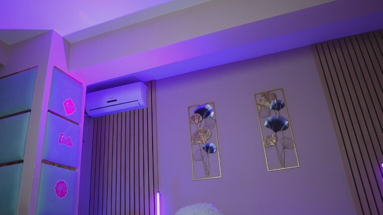 SabrinaJadeX's Streamate show and profile